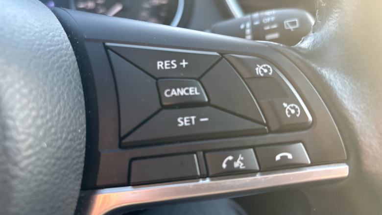 Nissan Qashqai 1.5 dCi N-Connecta 5dr Diesel Hatchback